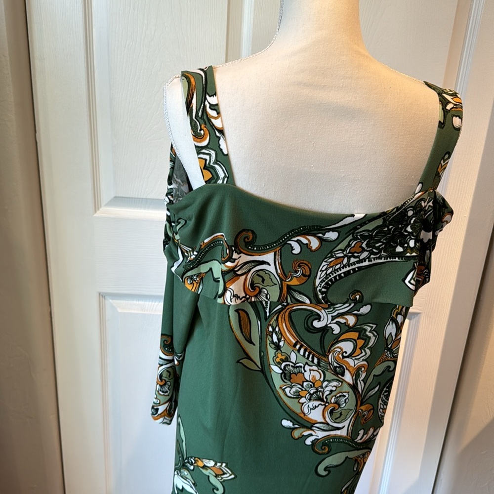 This is a cold shoulder long sleeved blouse from the JM collection, in a medium - Picture 3 of 5